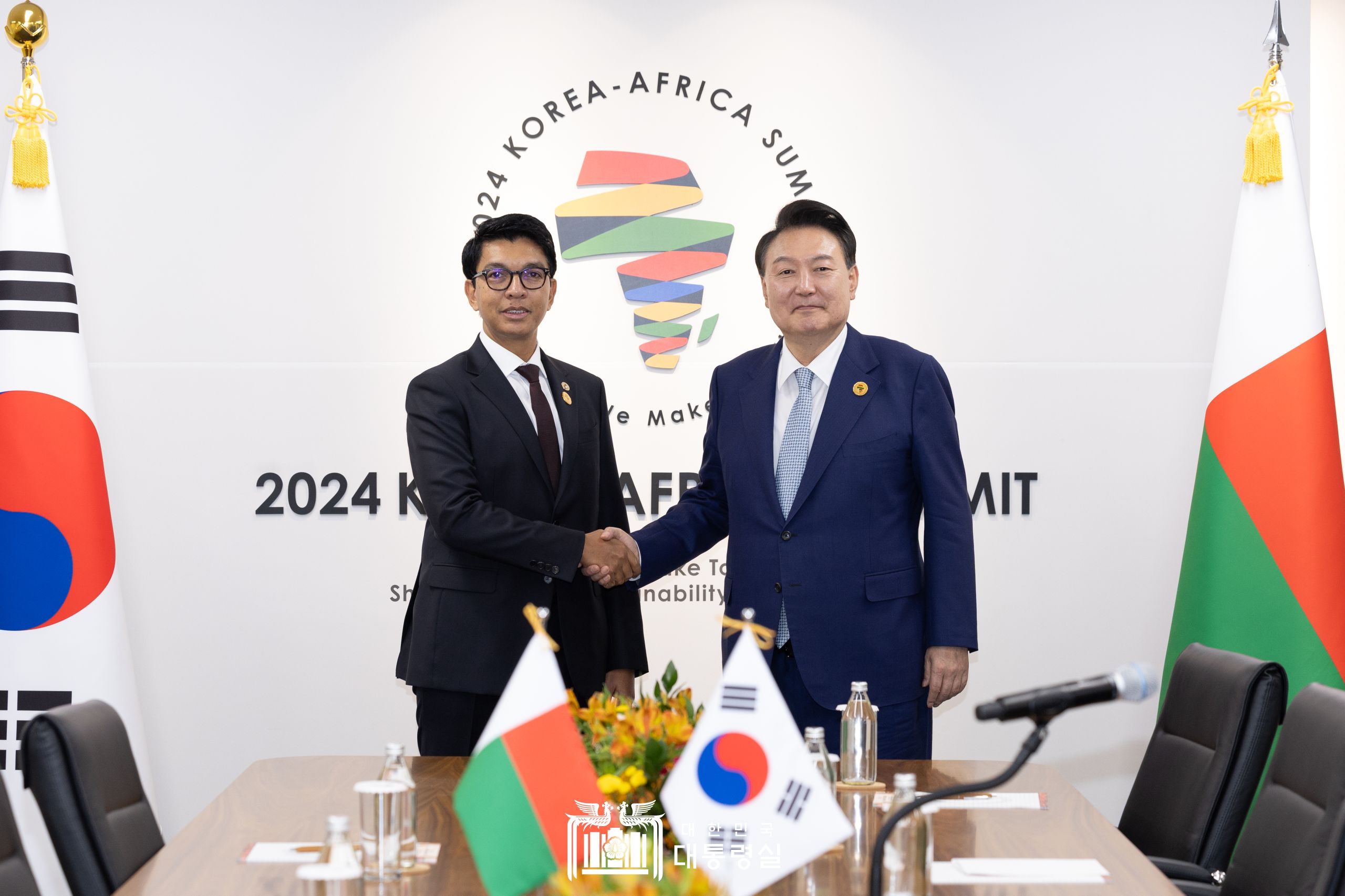 윤석열&nbsp;대통령, 한-아프리카 정상회의 계기 4개 아프리카 국가 정상들과 양자회담 개최(6.4 오후)