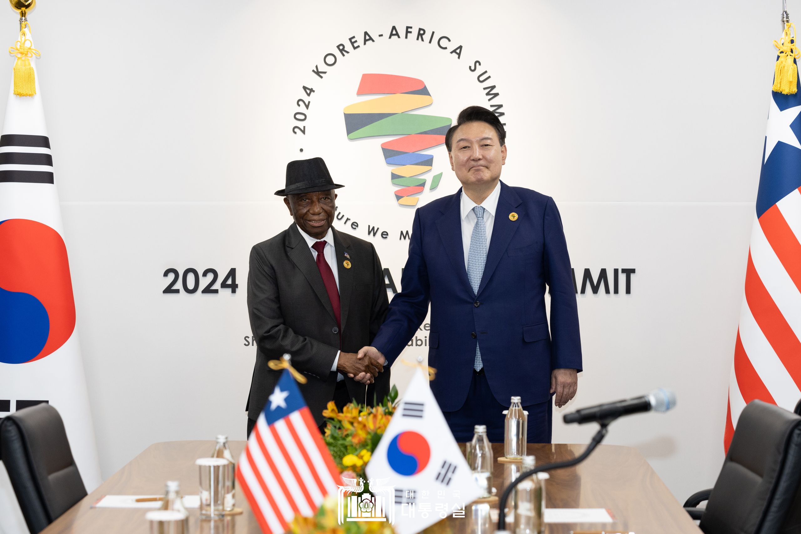 윤석열&nbsp;대통령, 한-아프리카 정상회의 계기 4개 아프리카 국가 정상들과 양자회담 개최(6.4 오후)